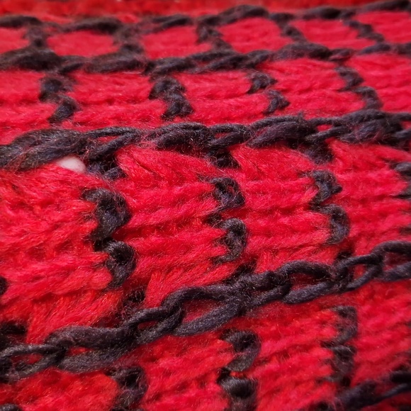 NWOT Red and black round scarf - Picture 5 of 5